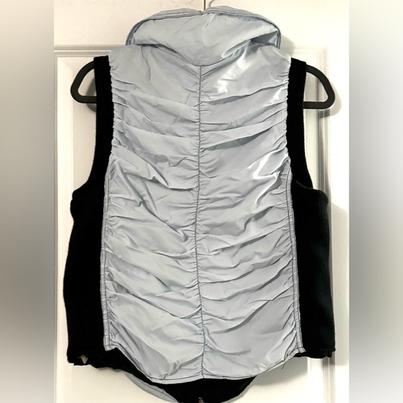 Free People Women's Blue & Black Dual Fabric Zip Up Vest Lighweight - Picture 3 of 7